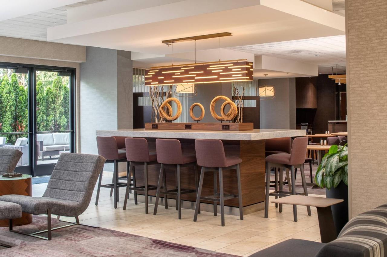 Отель Courtyard By Marriott Portland Airport Экстерьер фото