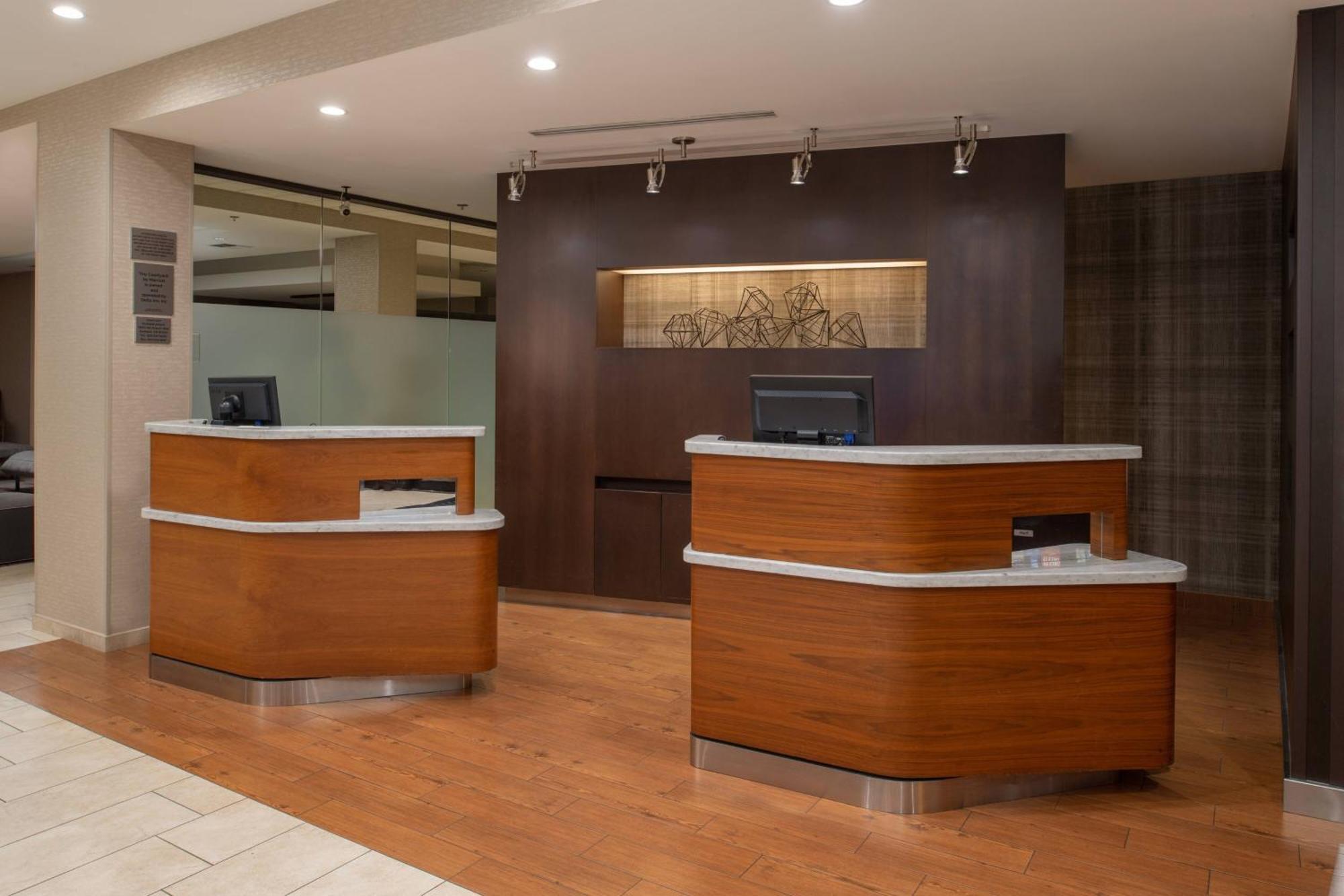Отель Courtyard By Marriott Portland Airport Экстерьер фото