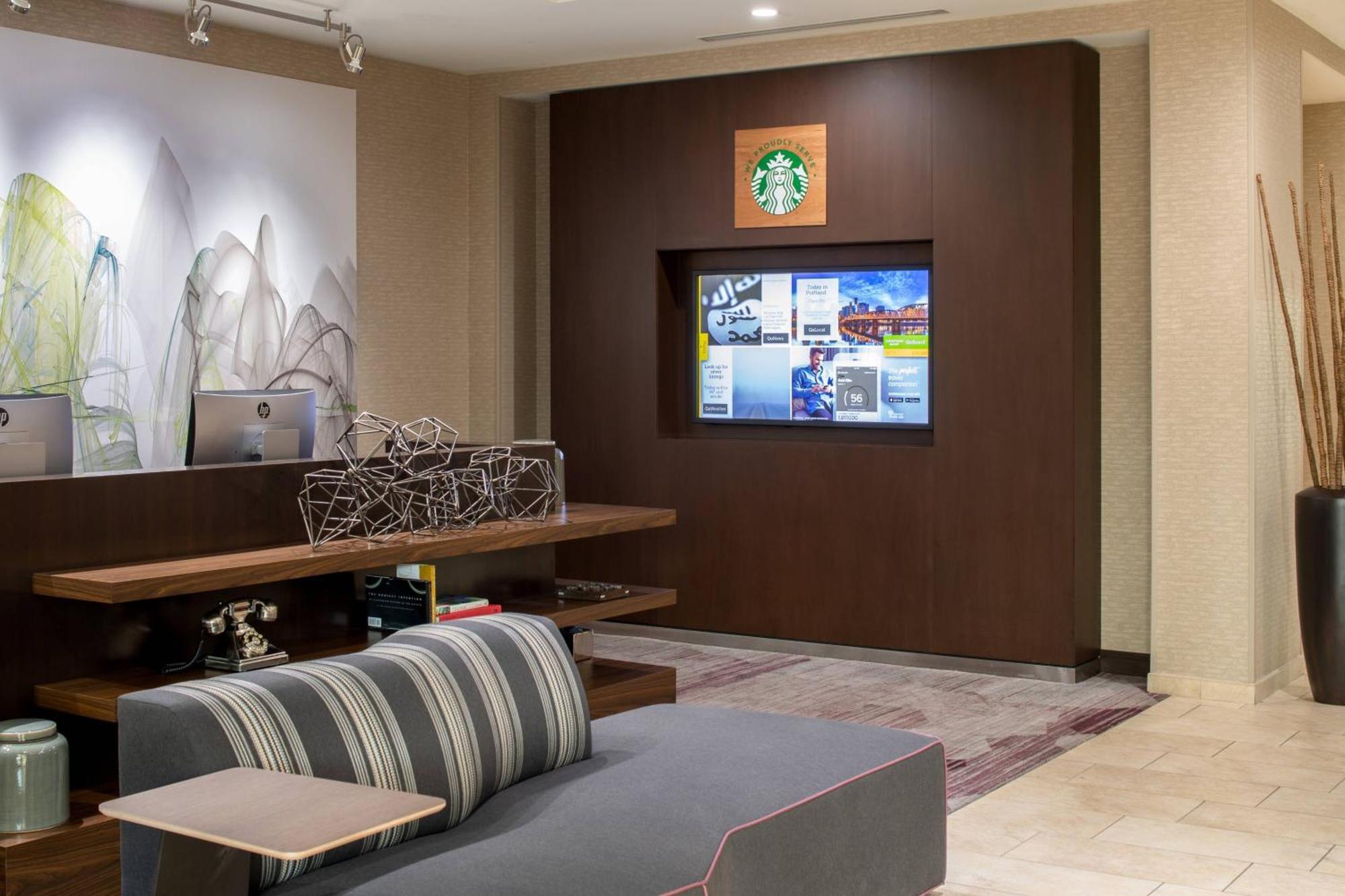 Отель Courtyard By Marriott Portland Airport Экстерьер фото