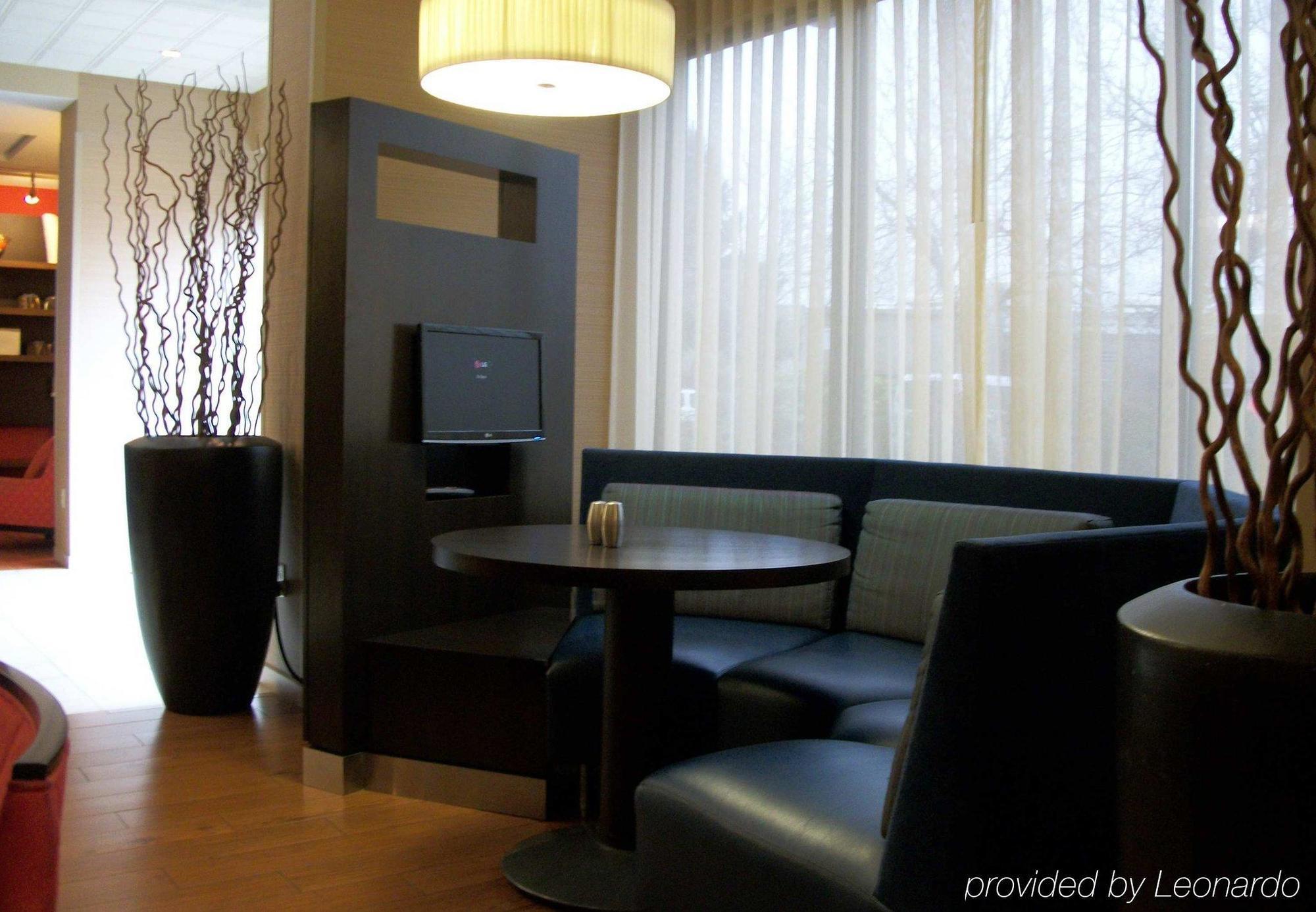 Отель Courtyard By Marriott Portland Airport Экстерьер фото