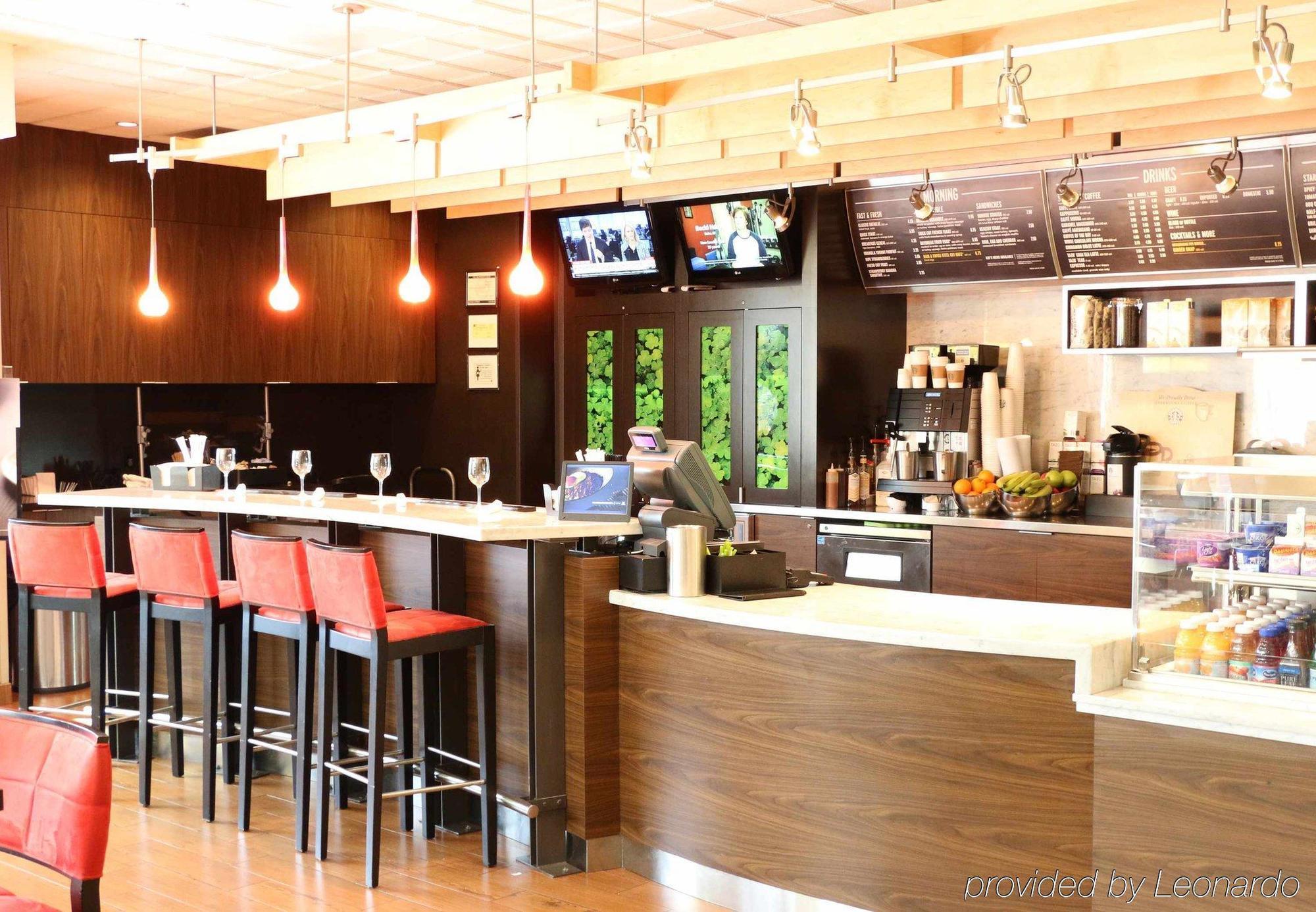 Отель Courtyard By Marriott Portland Airport Экстерьер фото