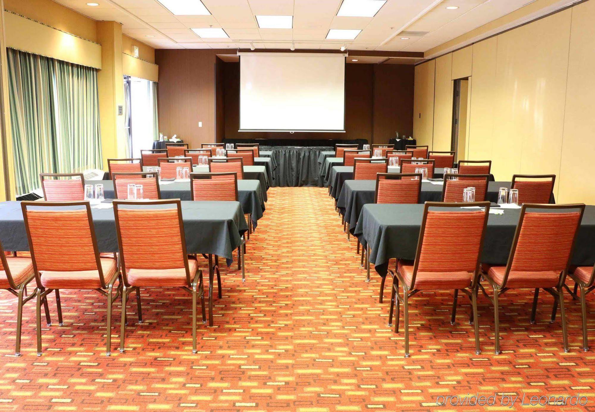 Отель Courtyard By Marriott Portland Airport Экстерьер фото
