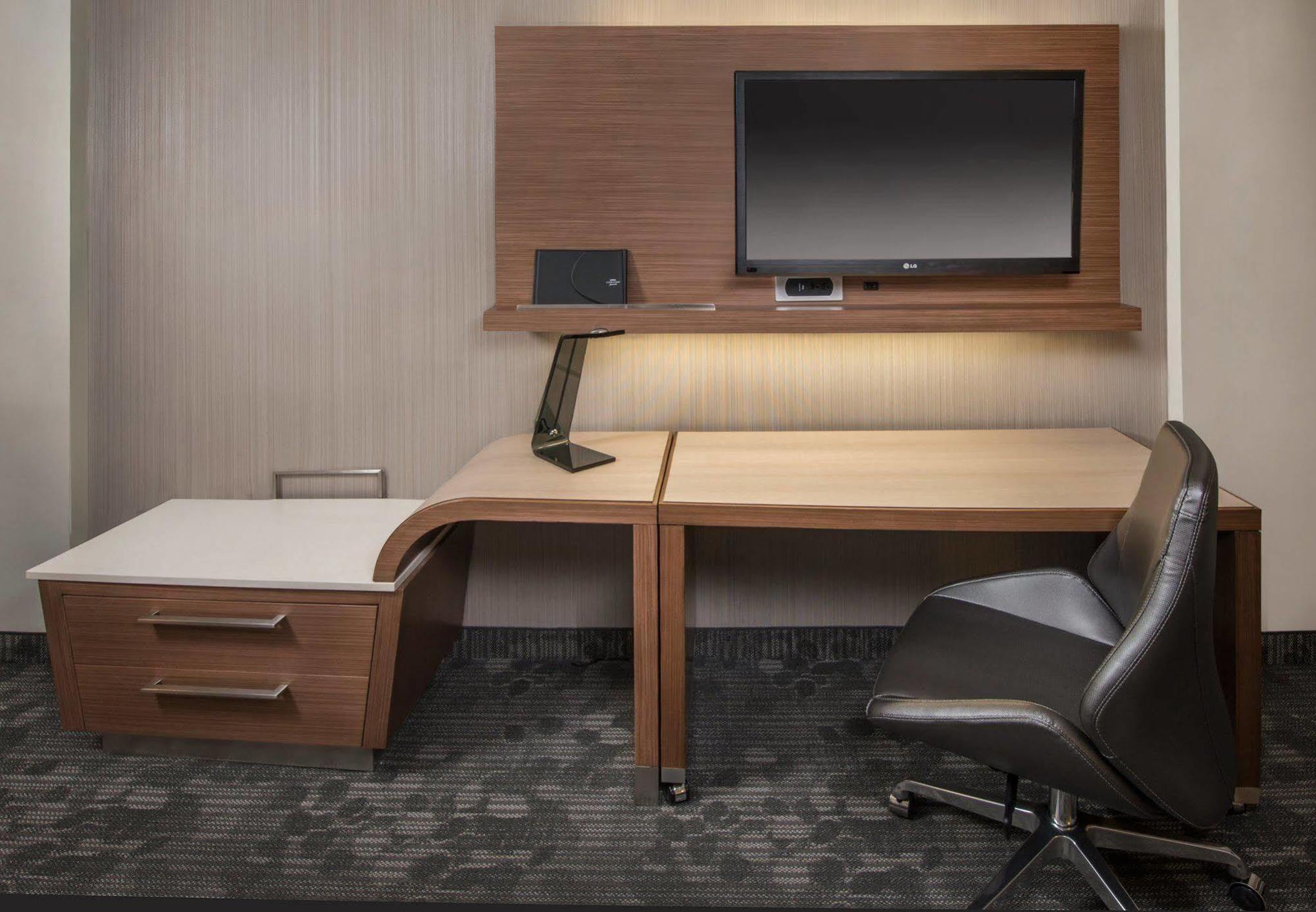 Отель Courtyard By Marriott Portland Airport Экстерьер фото