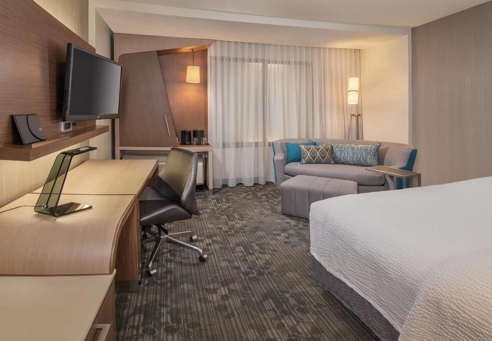 Отель Courtyard By Marriott Portland Airport Экстерьер фото