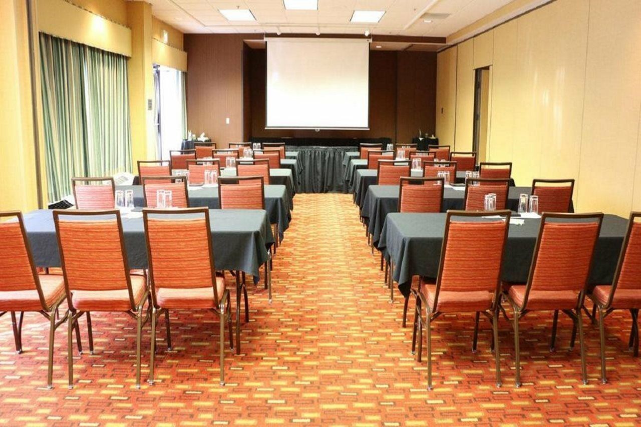 Отель Courtyard By Marriott Portland Airport Экстерьер фото