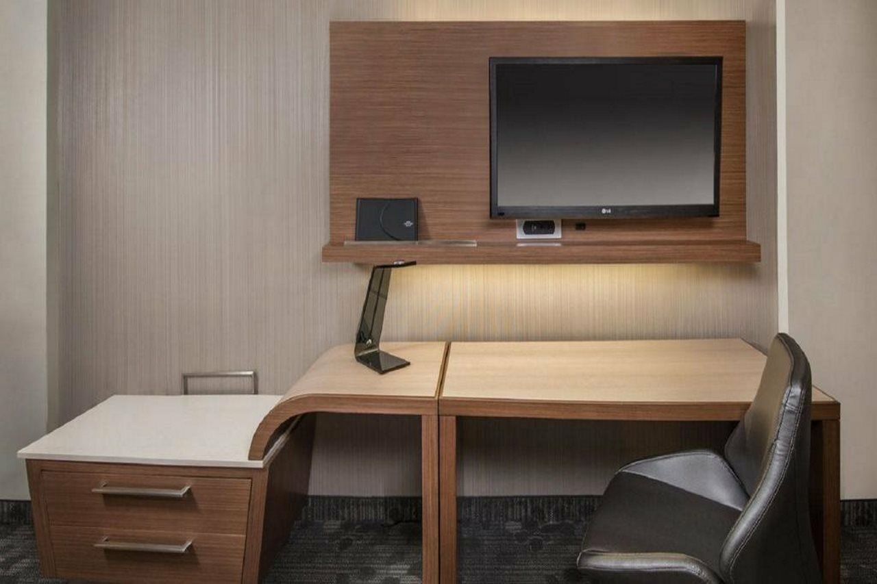 Отель Courtyard By Marriott Portland Airport Экстерьер фото