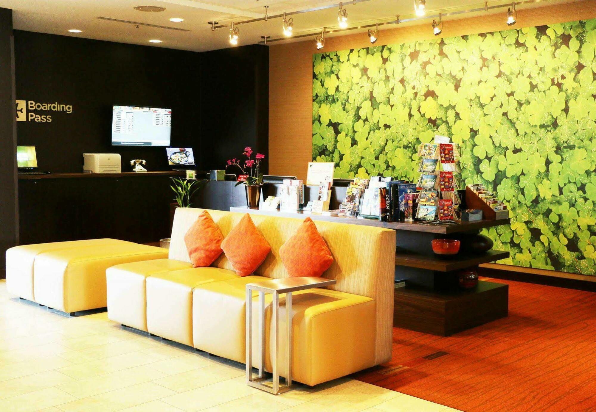 Отель Courtyard By Marriott Portland Airport Экстерьер фото